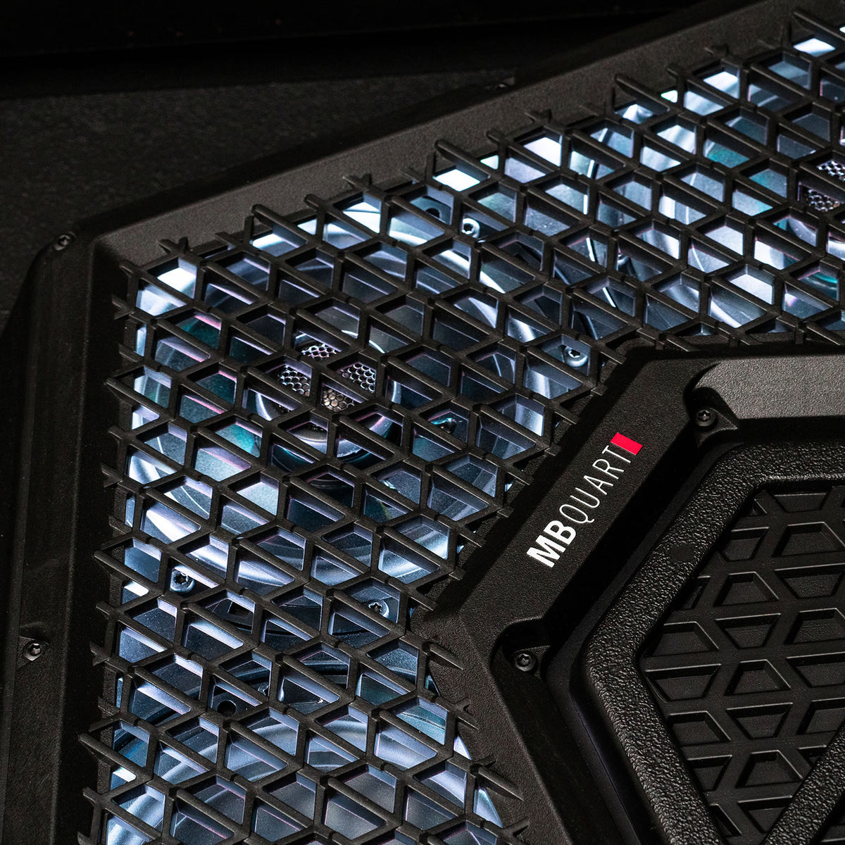 500-watt Ranger audio roof with a dash-mounted GMR7V1 source unit